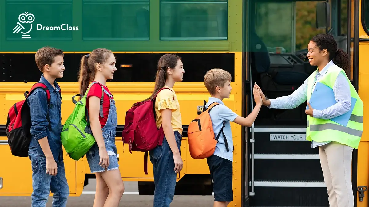 How do Attendance and Student Performance affect each other?