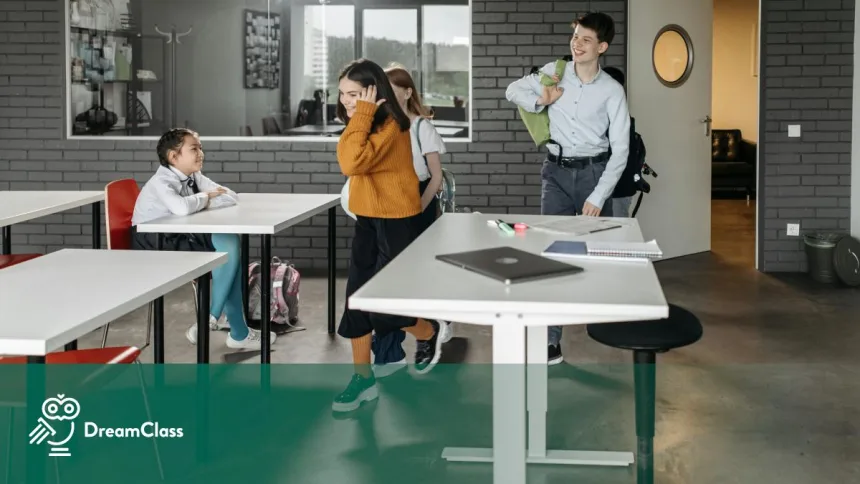 Image of kids coming in to class, that uses class roster and attendance management